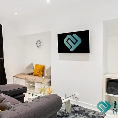 Stylish 3-Bed Home With Hot Tub - Close To City Hospital, Sherwood, Qmc, Arboretum & Nottingham City Centre Extérieur photo