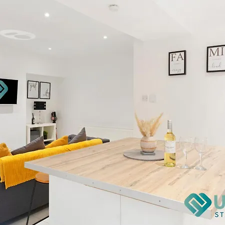 Stylish 3-Bed Home With Hot Tub - Close To City Hospital, Sherwood, Qmc, Arboretum & Nottingham City Centre Extérieur photo