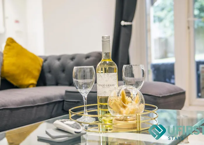 Chic 3-Bed Home With Hot Tub - Close To City Hospital, Sherwood, Qmc, Arboretum & Nottingham City Centre