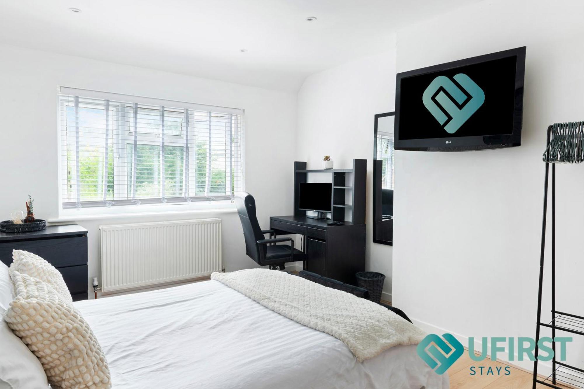Stylish 3-bed With Hot Tub - Close To Hospital, Sherwood, Qmc, Arboretum & Centre Hébergement de vacances Nottingham