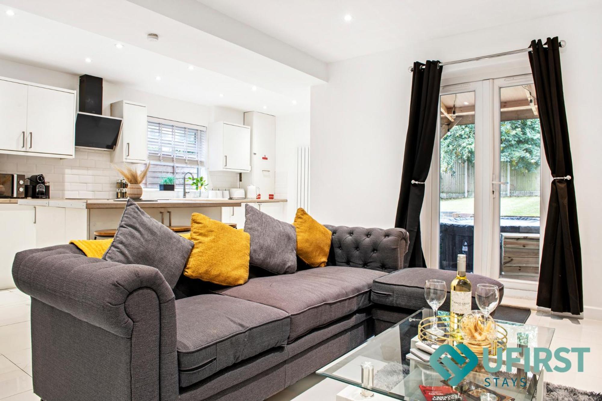 Hébergement de vacances Stylish 3-bed With Hot Tub - Close To Hospital, Sherwood, Qmc, Arboretum & Centre Nottingham