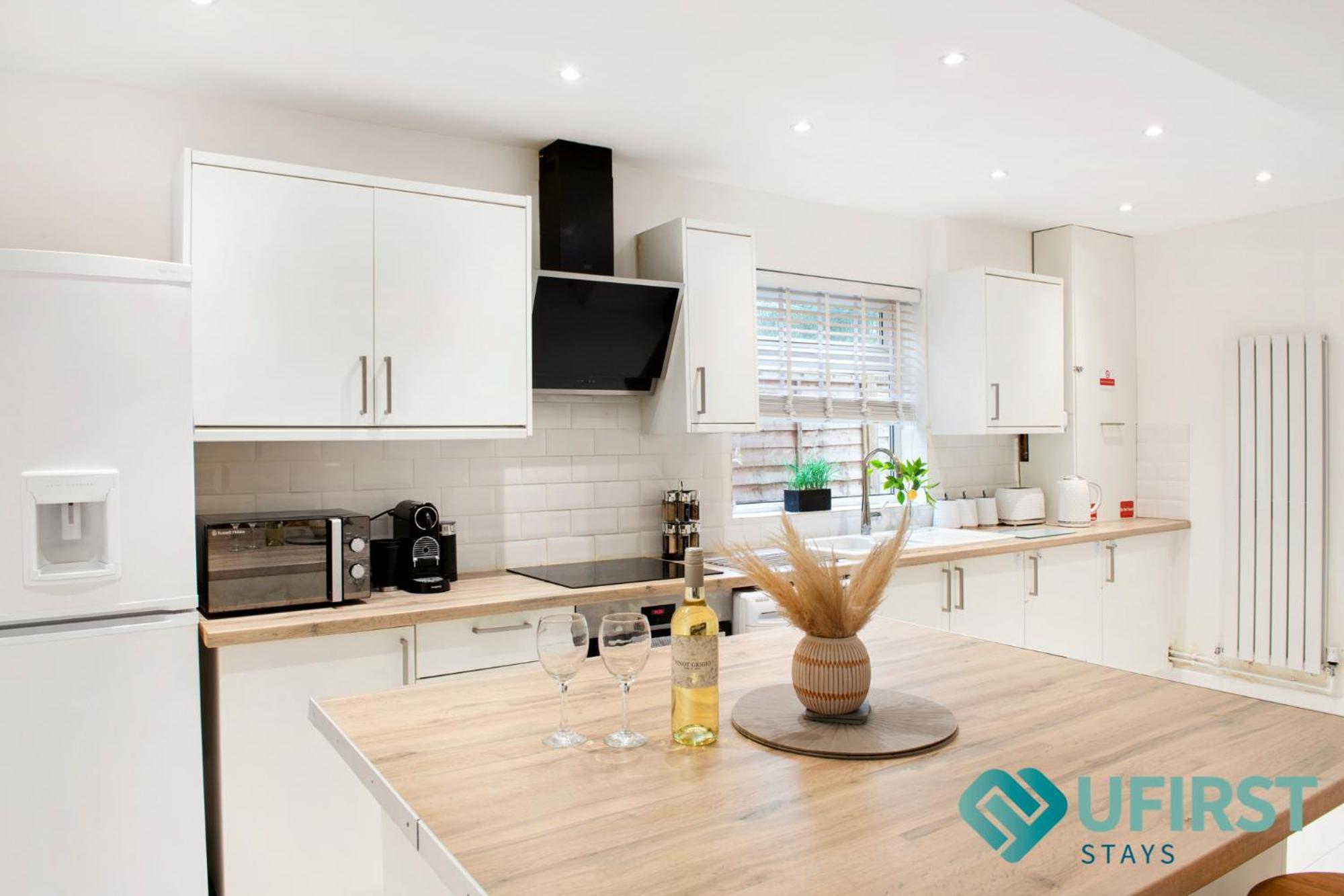 Stylish 3-bed With Hot Tub - Close To Hospital, Sherwood, Qmc, Arboretum & Centre Hébergement de vacances *
