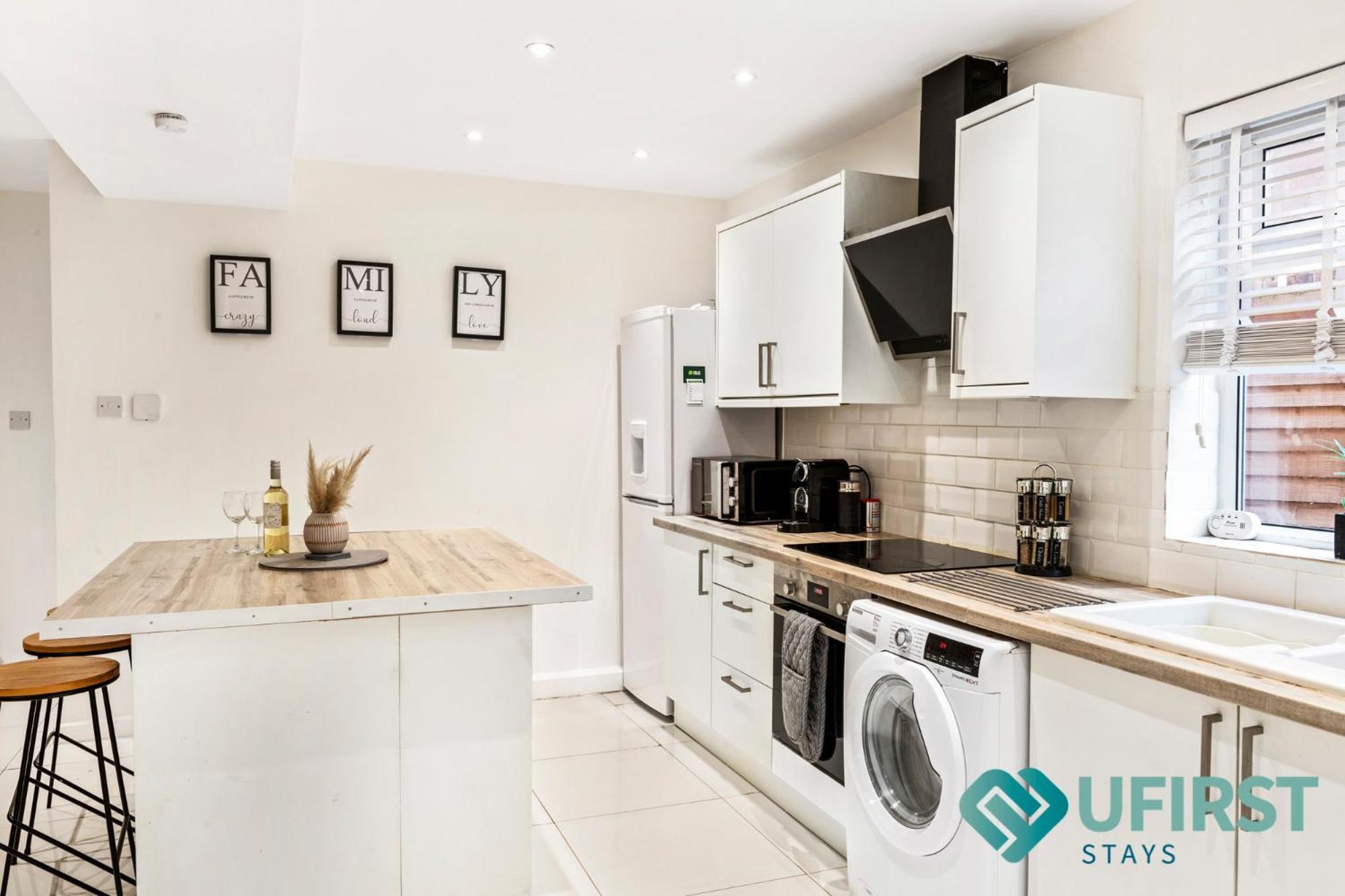 Hébergement de vacances Stylish 3-bed With Hot Tub - Close To Hospital, Sherwood, Qmc, Arboretum & Centre *