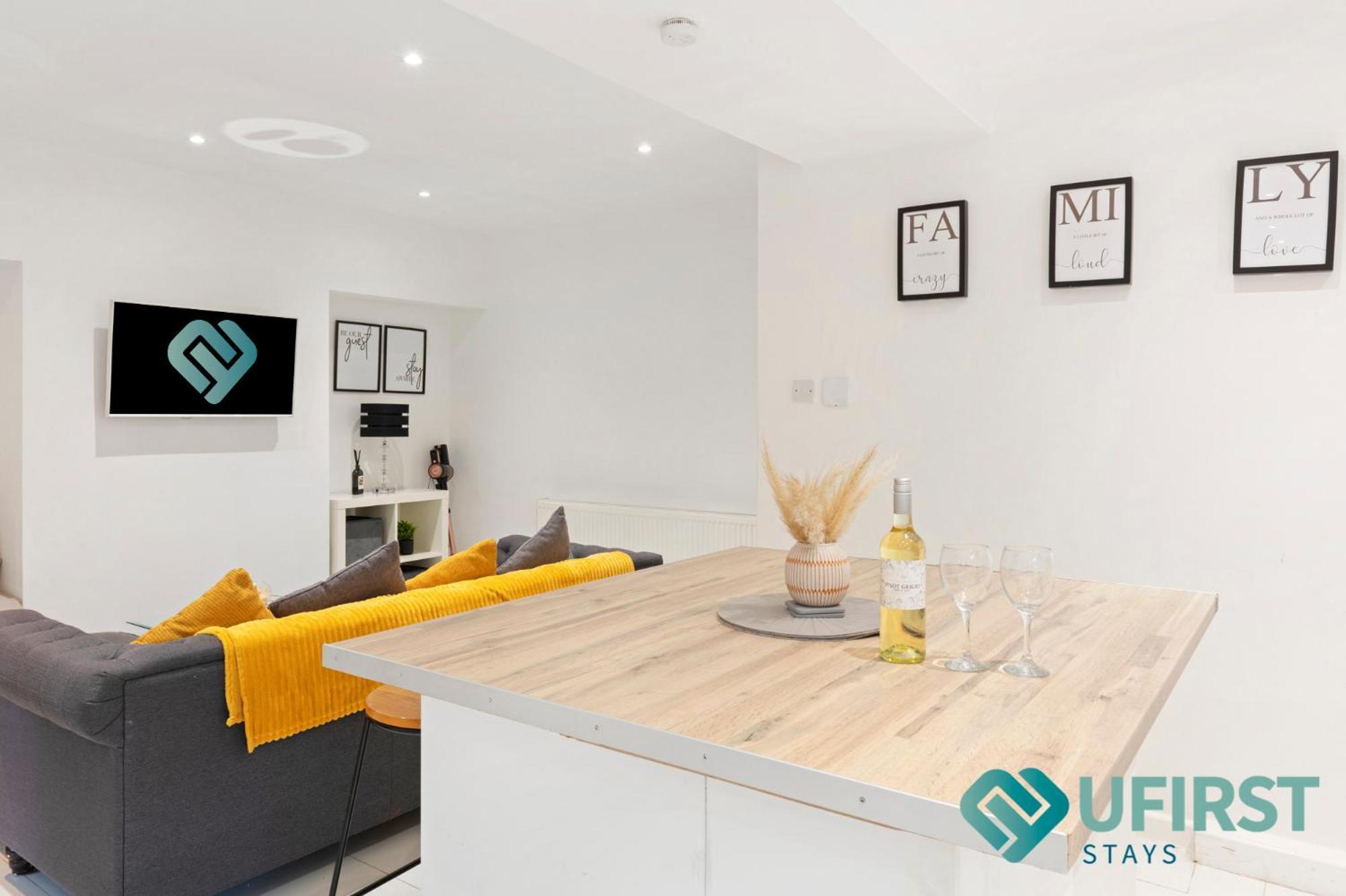 Stylish 3-bed With Hot Tub - Close To Hospital, Sherwood, Qmc, Arboretum & Centre * Nottingham