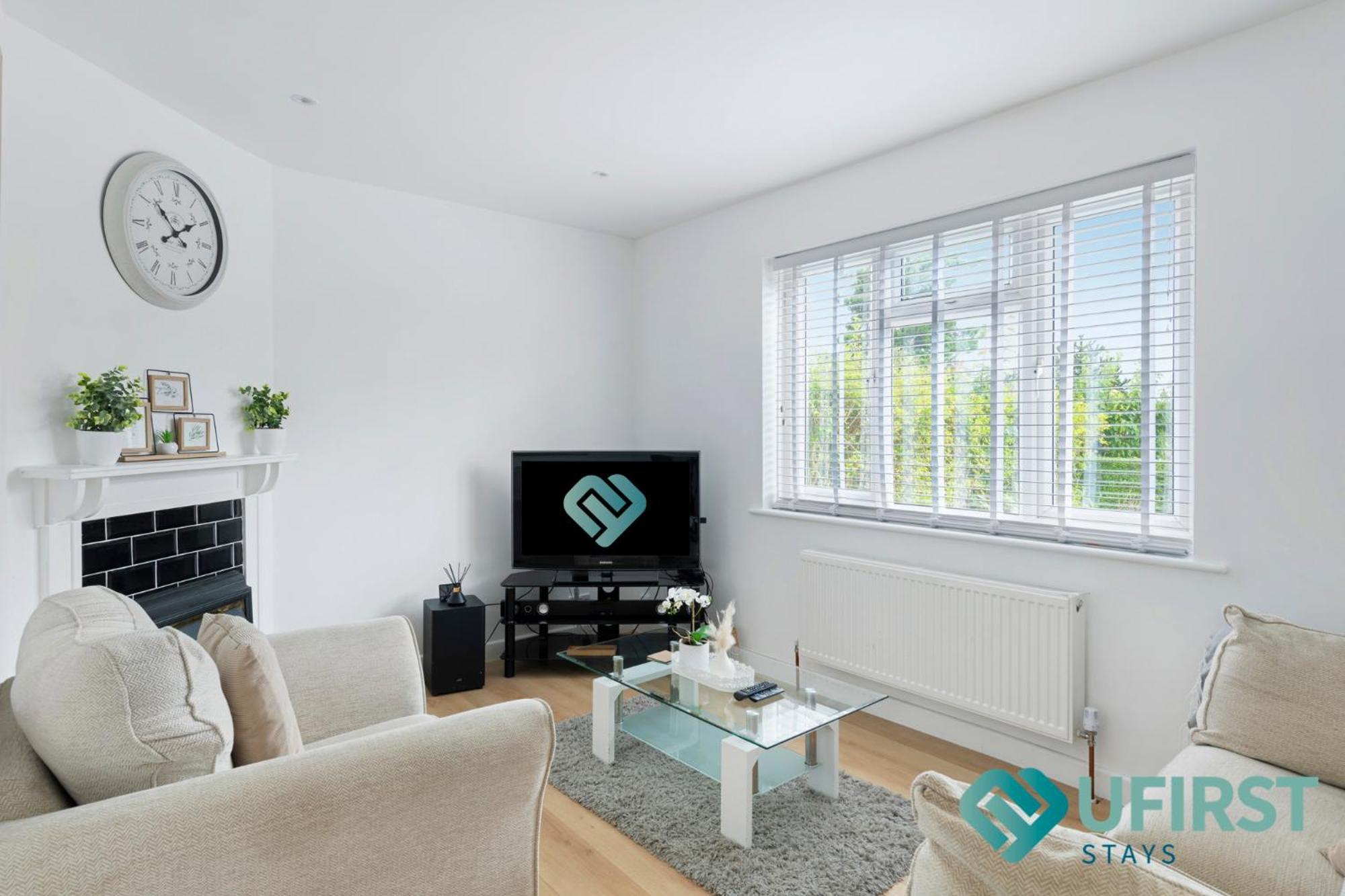 Stylish 3-bed With Hot Tub - Close To Hospital, Sherwood, Qmc, Arboretum & Centre Hébergement de vacances Nottingham